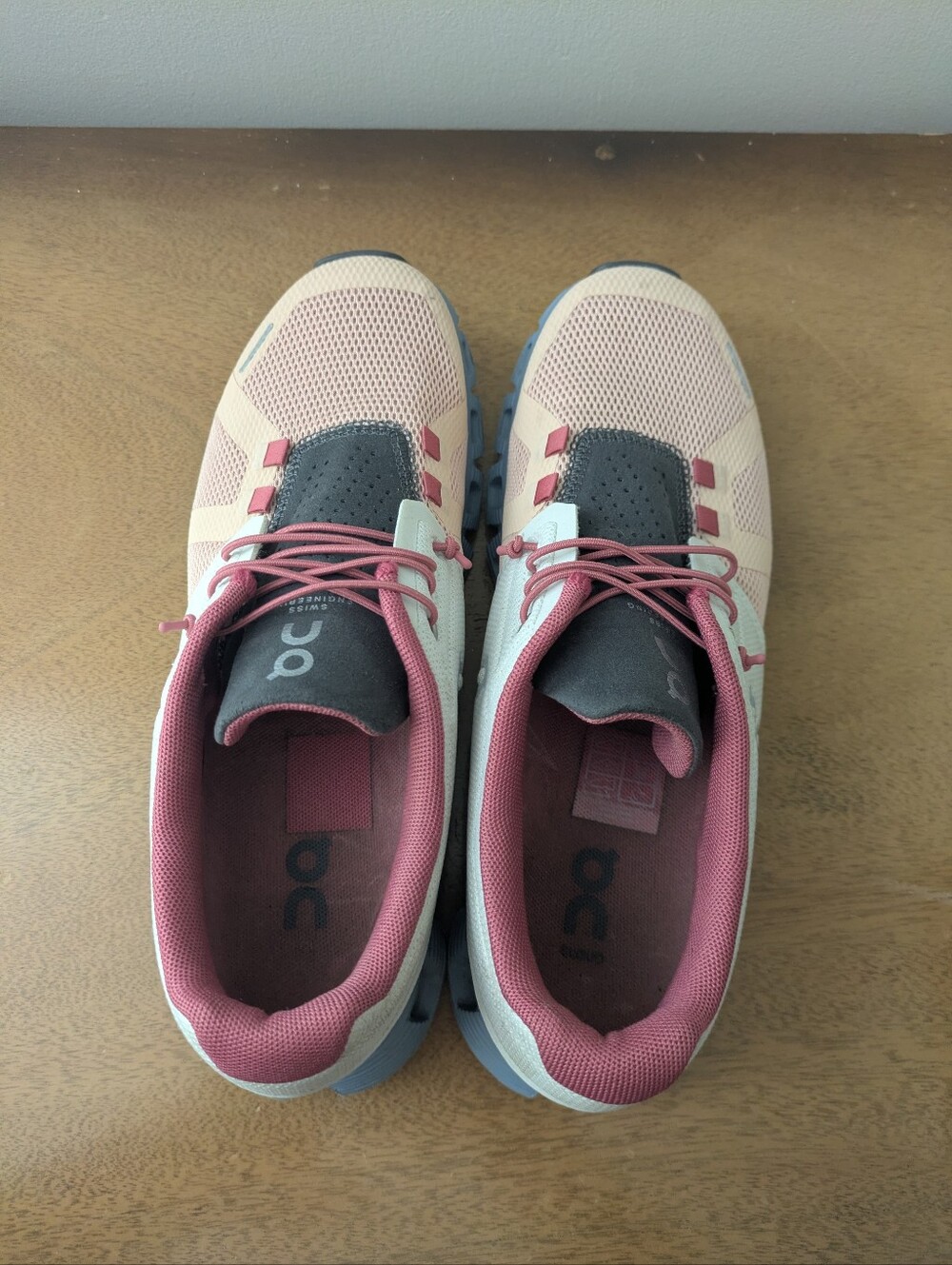 On Cloud Sneakers Size 7 - Picture 2 of 4